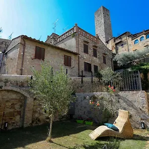 The Tower's Garden Apartment
